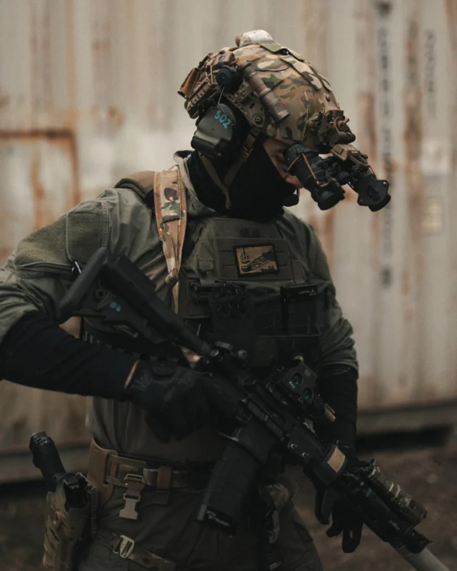 The wolf on the hill is never as hungry as the wolf climbing the hill.

📸: @flvme_tac
