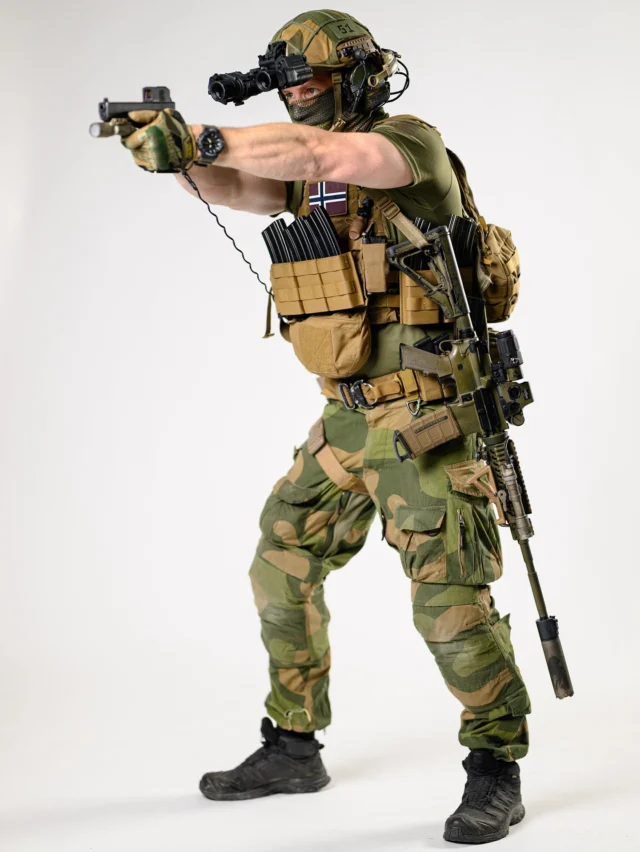 From a photoshoot our Media Wing did for our friends at @3charlie.no. Seen here is our Kandahar Combat Pants, our Range Shirt and our Kongsberg Helmet Scrim, with several other products from 3charlie.no - including White Monster.
